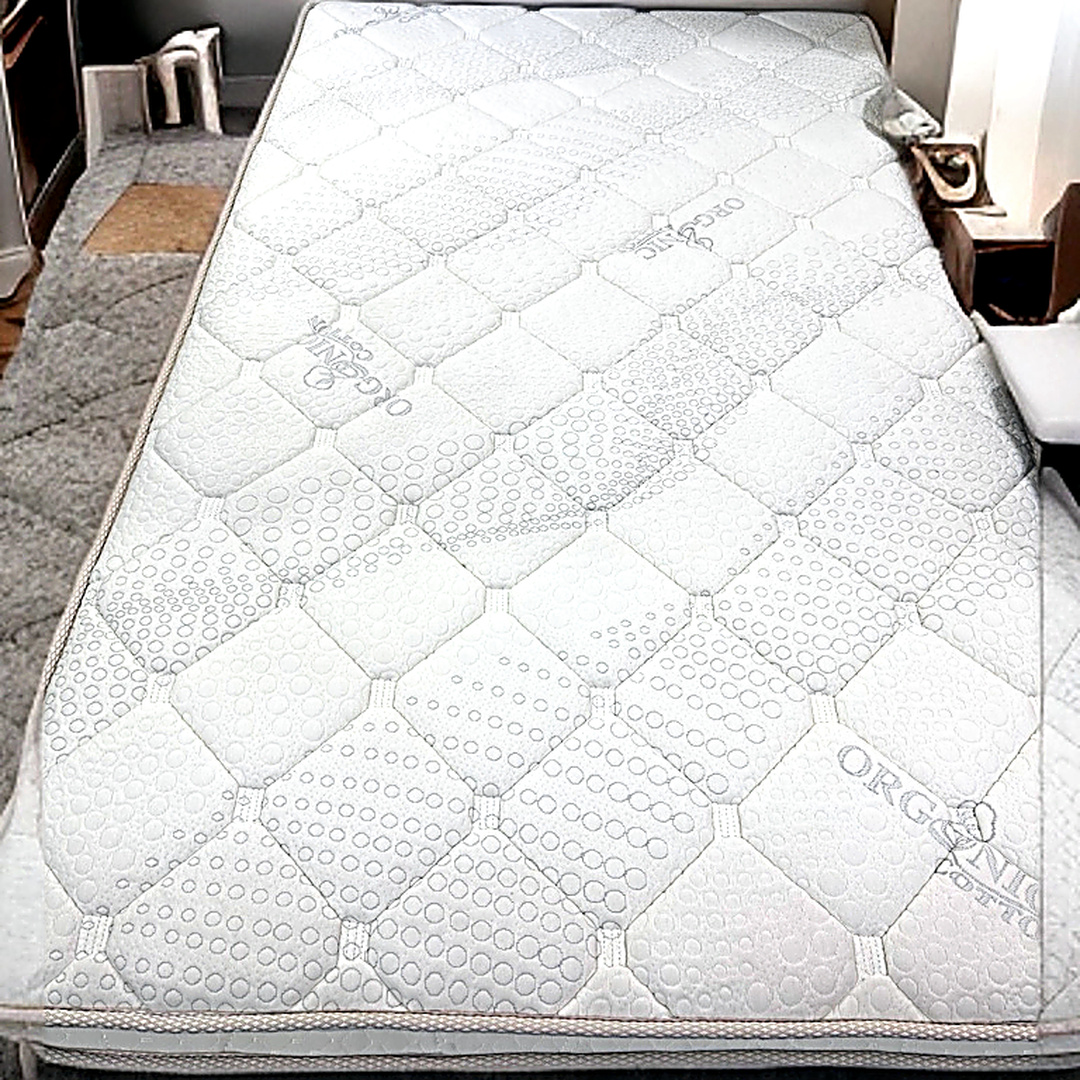 Aura Mattress – 150 × 200 cm